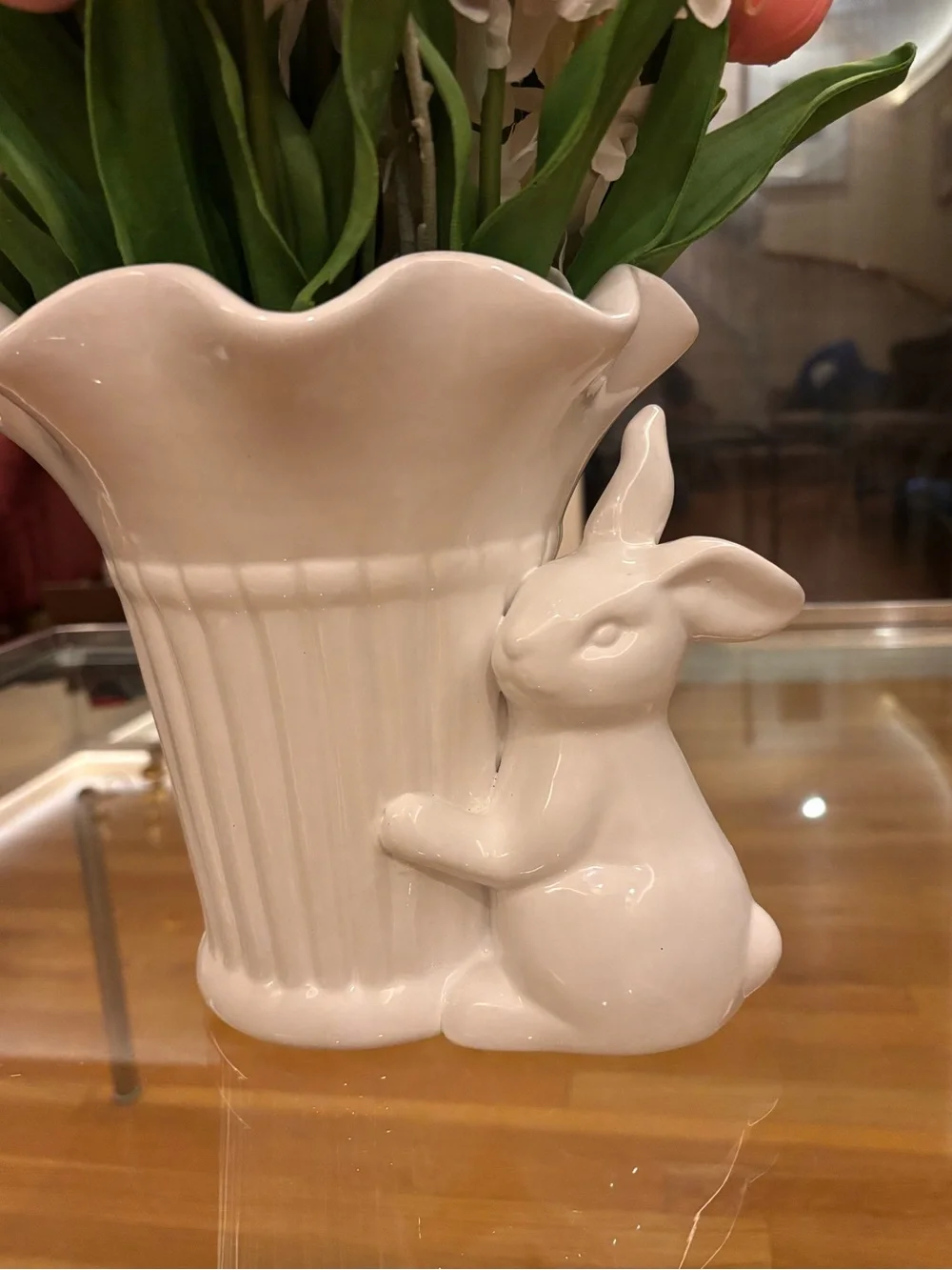 Martha Stewart White Rabbit Ceramic Vase w/“real touch” Pink + White tulips🌷